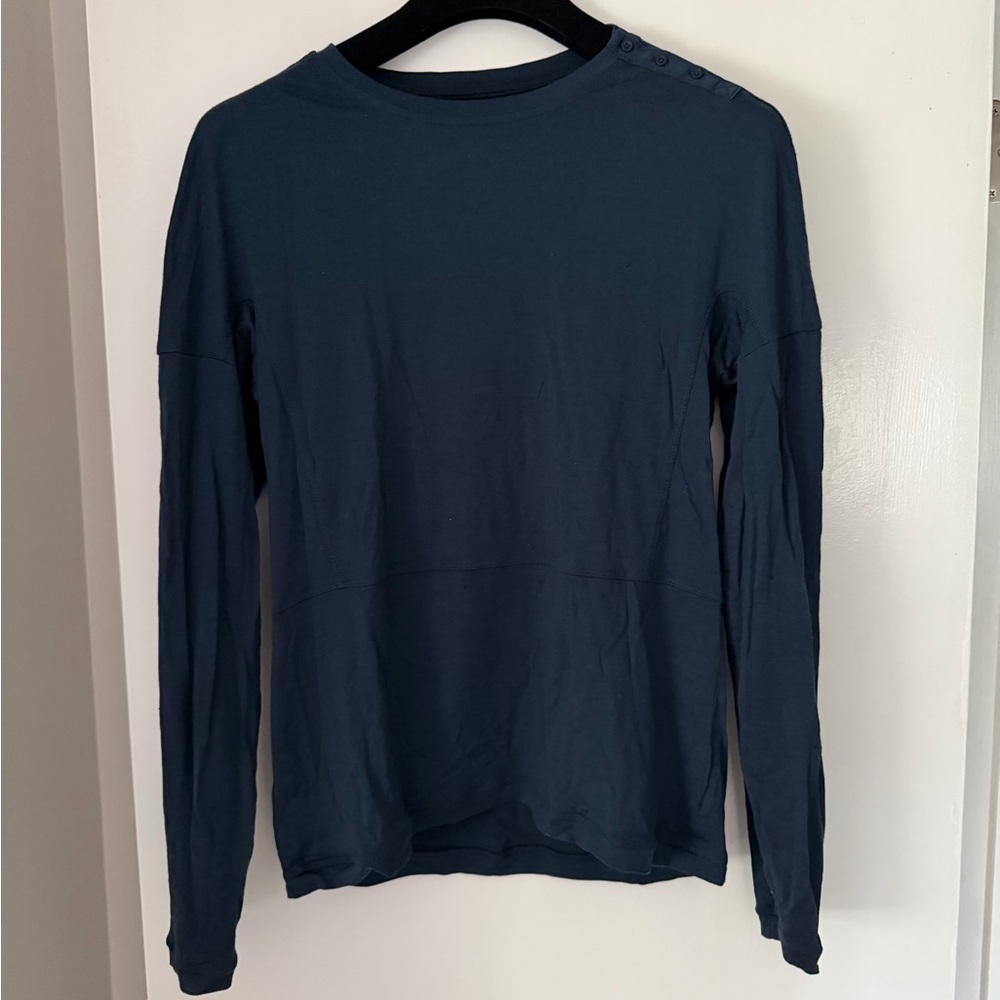lululemon athletica Long Sleeve Tee in Deep Navy Blue